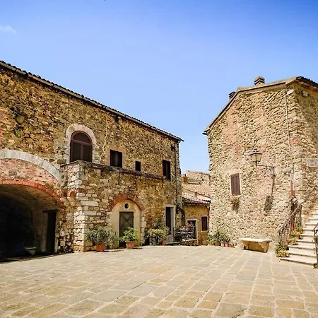 Apartment Piazza In Montemerano, The Heart Of Tuscany *