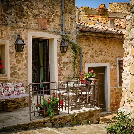 Apartment Piazza In Montemerano, The Heart Of Tuscany *